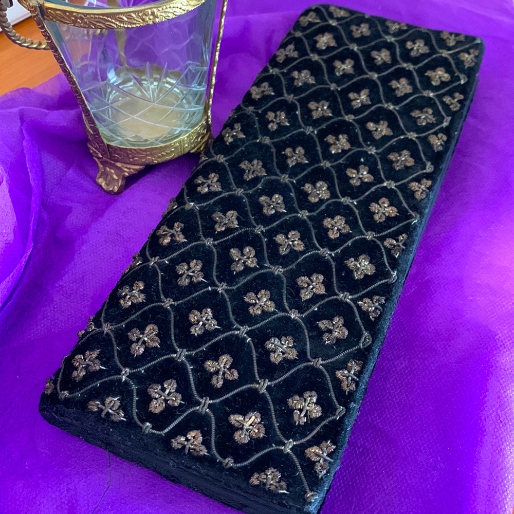 Evening velvet clutch black with gold